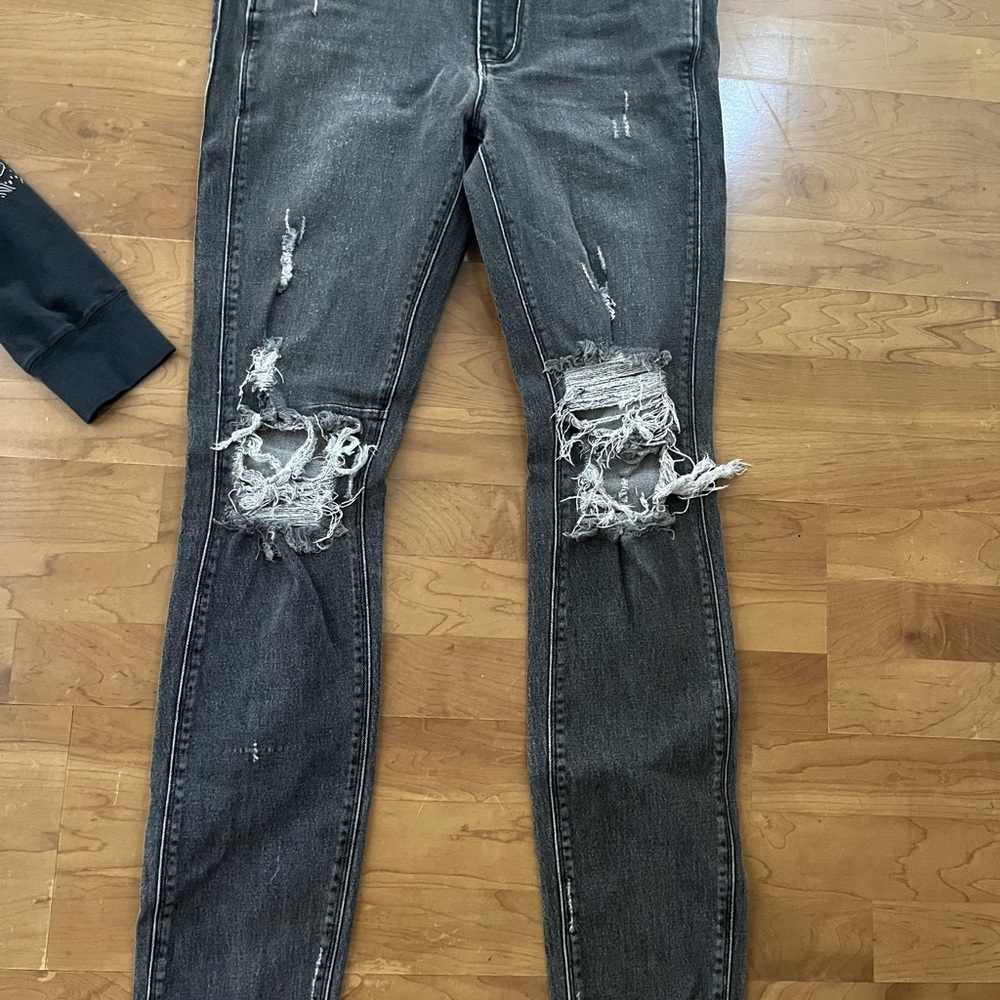 BRAND NEW BUNCH OF NEW CLOTHS MESSAGE ME FOR SIZE AND PRICE
